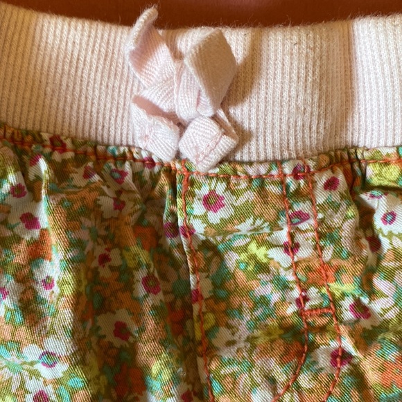 Adorable Kids Floral Shorts 4T - Picture 2 of 6